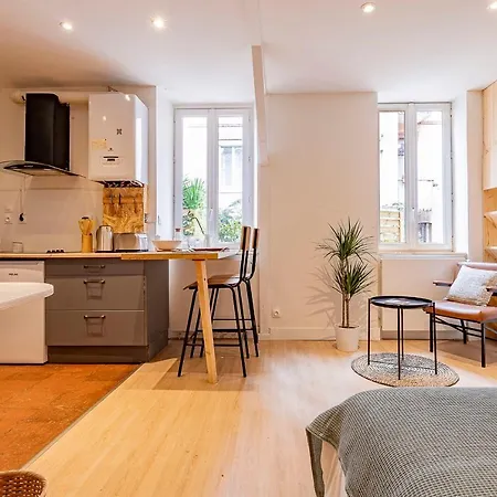 Apartmán Charming With Terrace In